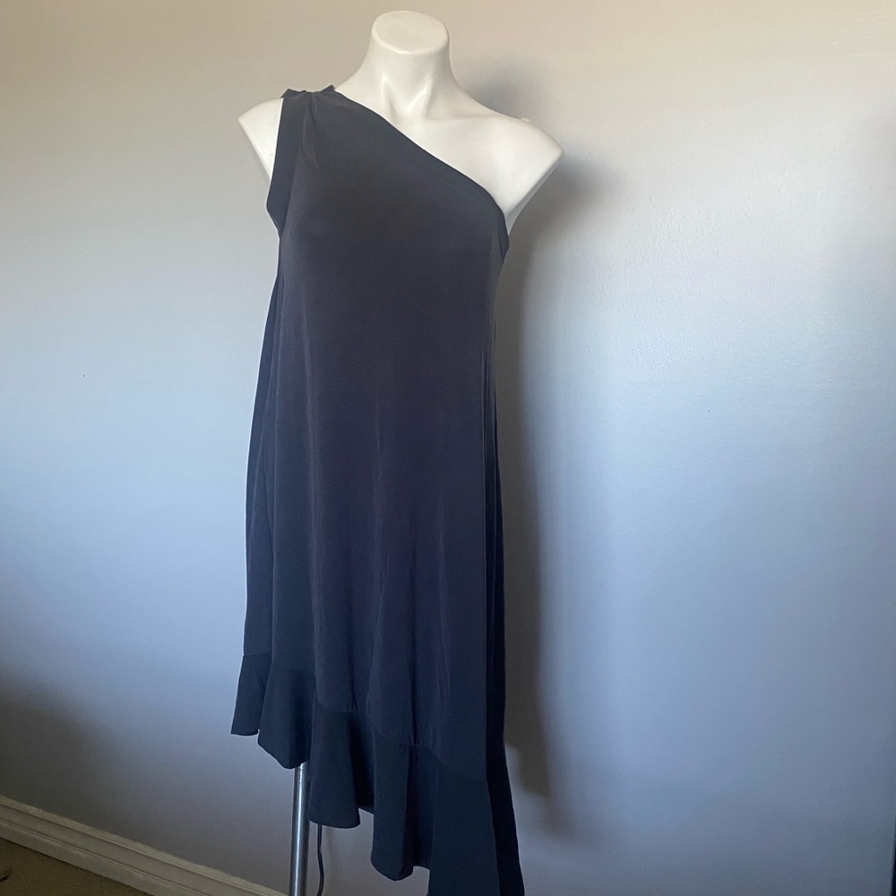 Moulinette Soeurs Elegant One-Shoulder Gray Dress